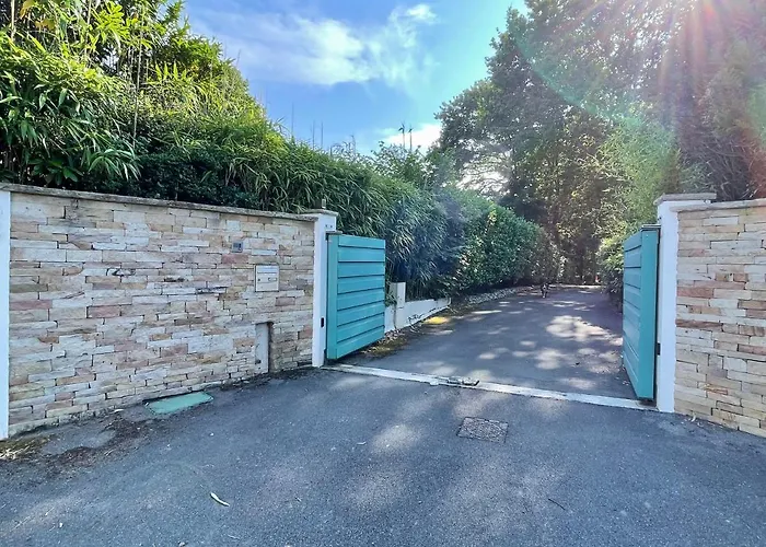 Haritzaga D'hote Terrasse & Jardin Prive Bed & Breakfast 4*